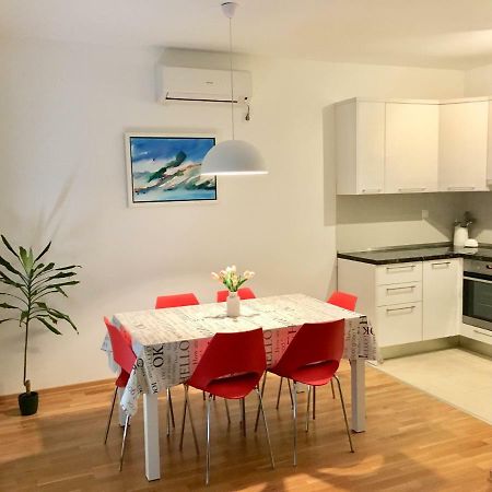 Antonijas Sunny Apartment Makarska Exterior photo