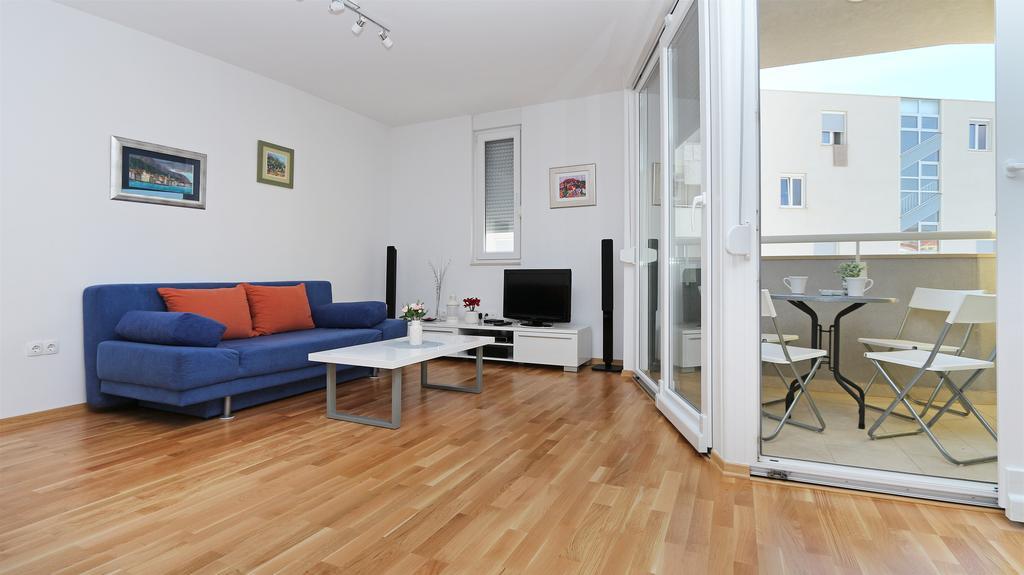 Antonijas Sunny Apartment Makarska Exterior photo