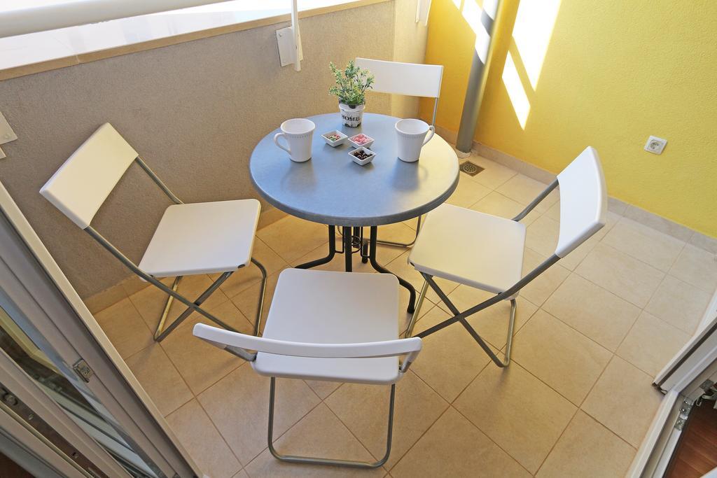 Antonijas Sunny Apartment Makarska Exterior photo