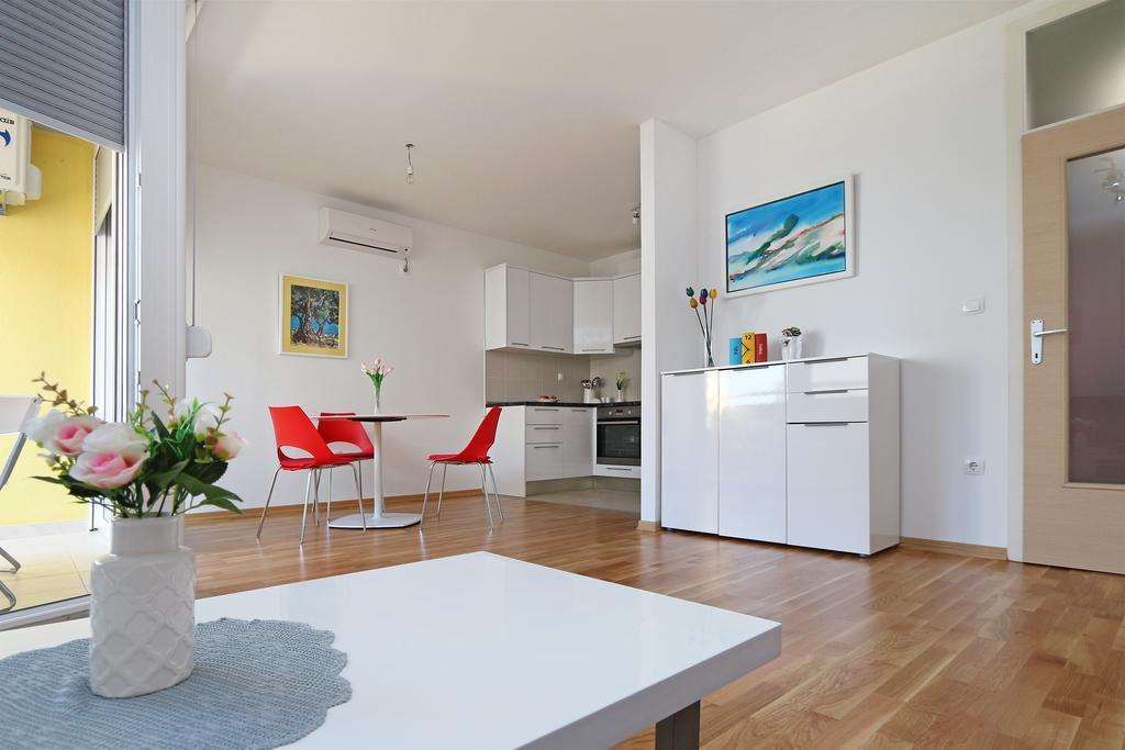 Antonijas Sunny Apartment Makarska Exterior photo