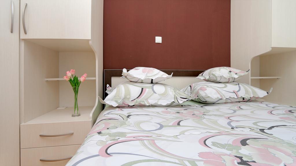 Antonijas Sunny Apartment Makarska Exterior photo