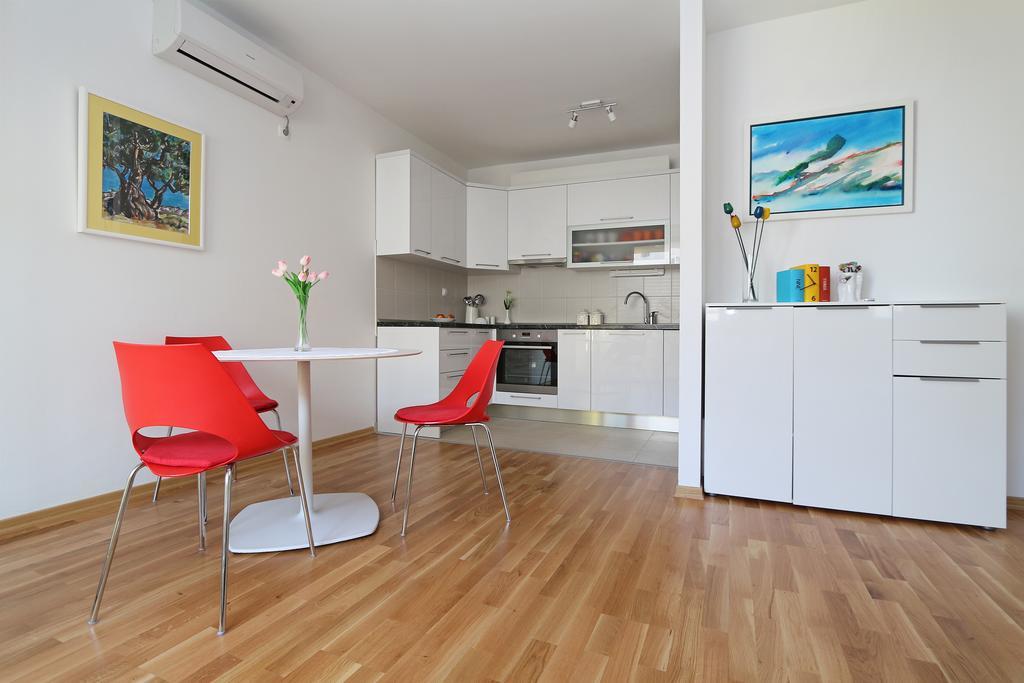 Antonijas Sunny Apartment Makarska Exterior photo