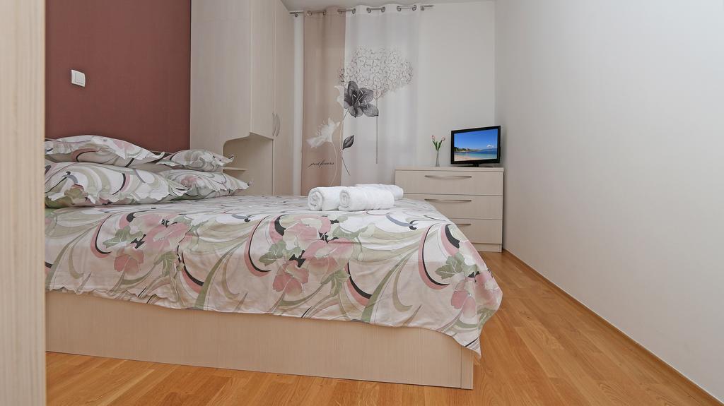 Antonijas Sunny Apartment Makarska Exterior photo