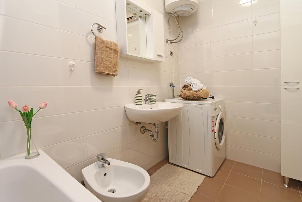 Antonijas Sunny Apartment Makarska Exterior photo
