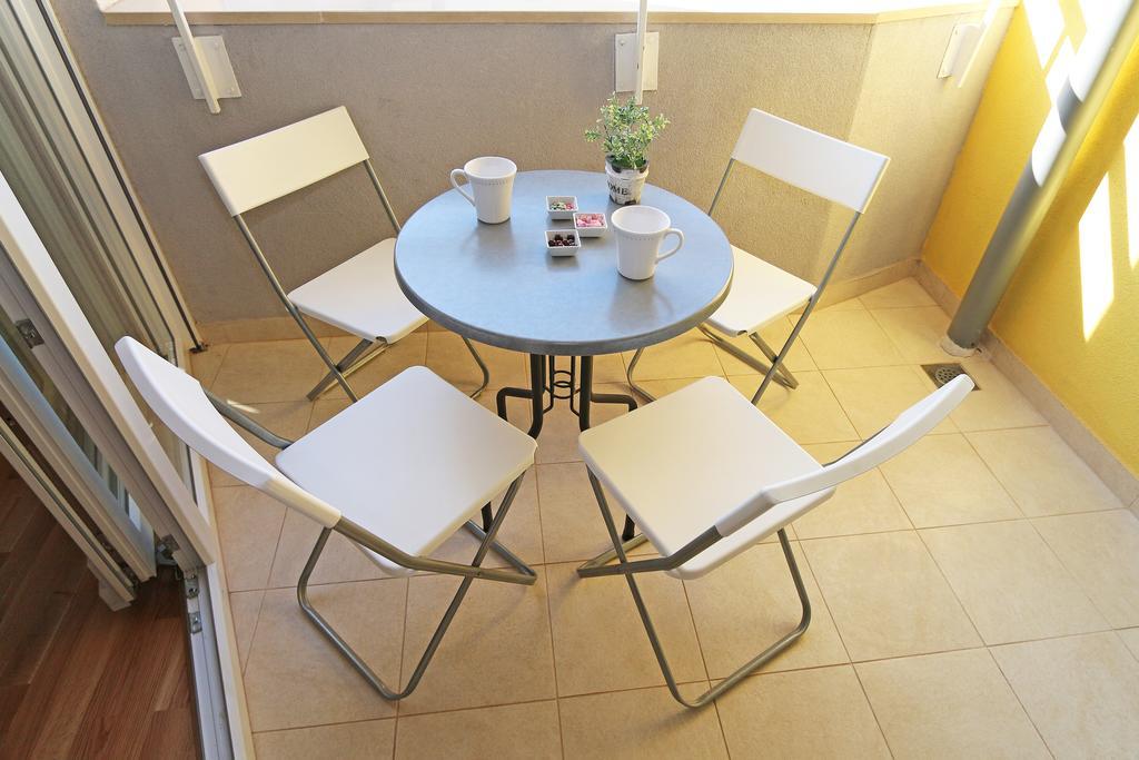 Antonijas Sunny Apartment Makarska Exterior photo